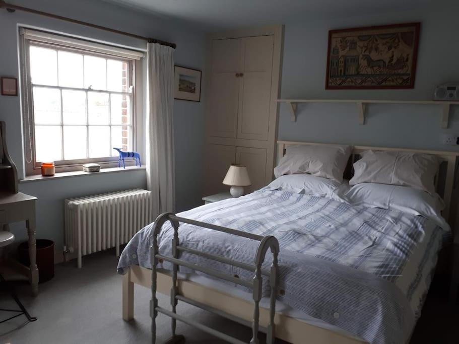 Appartement No. 27'S Self-Catering Flat For A Memorable Break. à Bridport Extérieur photo