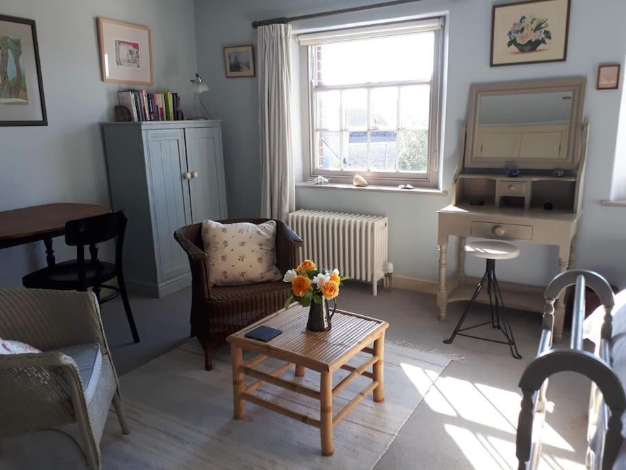 Appartement No. 27'S Self-Catering Flat For A Memorable Break. à Bridport Extérieur photo