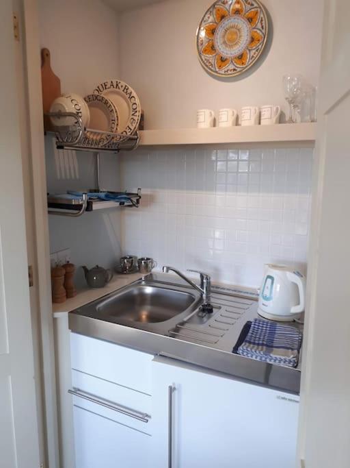 Appartement No. 27'S Self-Catering Flat For A Memorable Break. à Bridport Extérieur photo