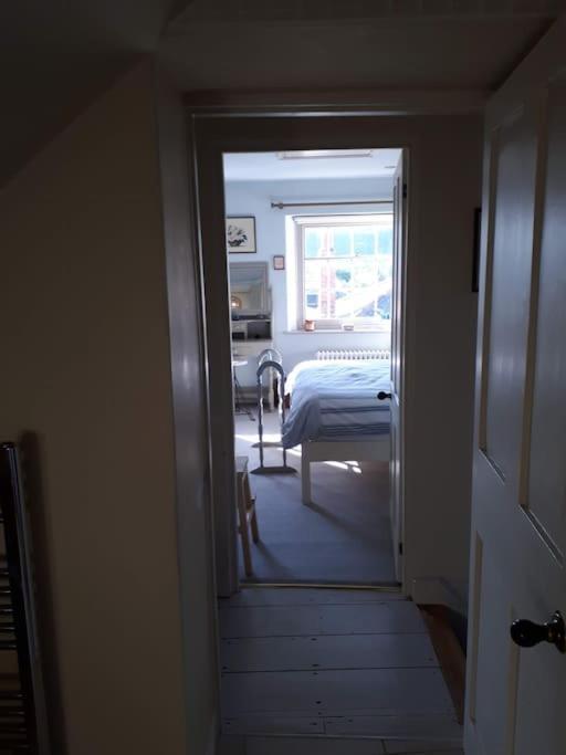 Appartement No. 27'S Self-Catering Flat For A Memorable Break. à Bridport Extérieur photo