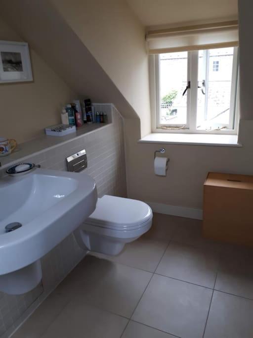 Appartement No. 27'S Self-Catering Flat For A Memorable Break. à Bridport Extérieur photo