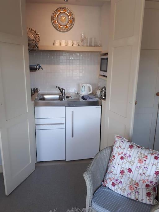 Appartement No. 27'S Self-Catering Flat For A Memorable Break. à Bridport Extérieur photo